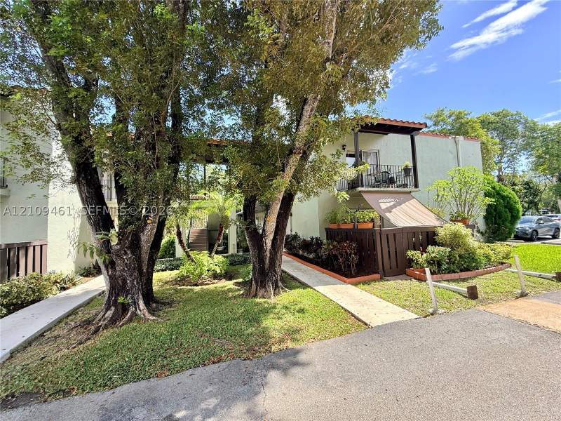 1 bedroom Condominium at 10776 N Kendall Dr F11, Spanish Trace Condo, Miami — photo 3