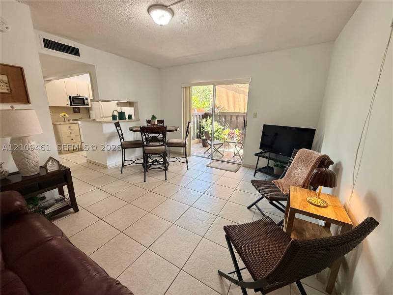 1 bedroom Condominium at 10776 N Kendall Dr F11, Spanish Trace Condo, Miami — photo 5