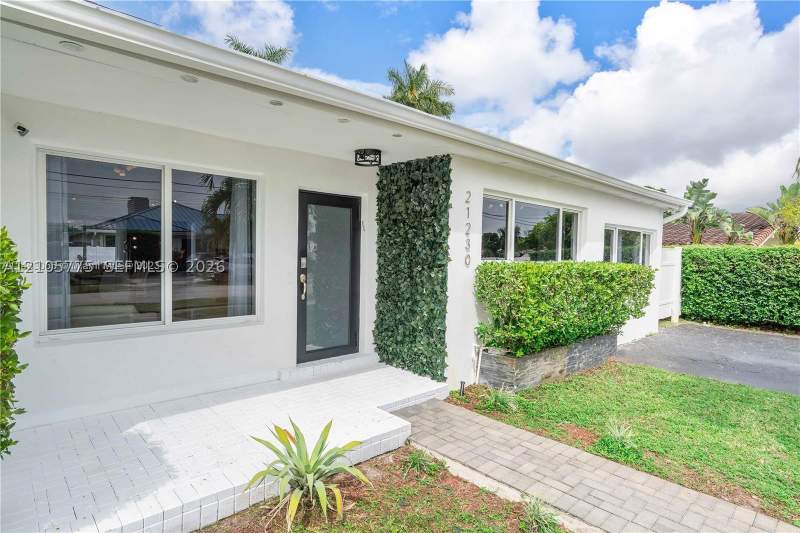 4 bedroom SingleFamilyResidence at 21230 NE 24th Ct, Sunswept Isle, Miami — photo 2