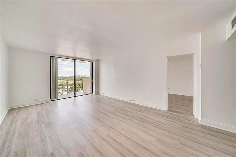 1 bedroom Condominium at 2350 NE 135th Street 1212, Vecino Del Mar, North Miami — photo 4