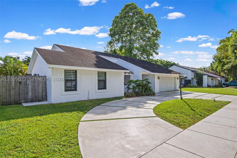 3 bedroom SingleFamilyResidence at 12220 SW 93rd St, Habitat Estates Sec 3, Miami — photo 2