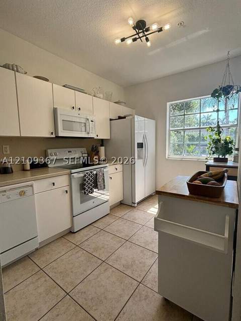 5610 NW 114th Pl 212, Doral FL - photo 7 of 9