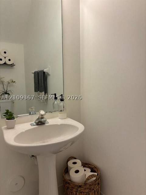 5610 NW 114th Pl 212, Doral FL - photo 9 of 9