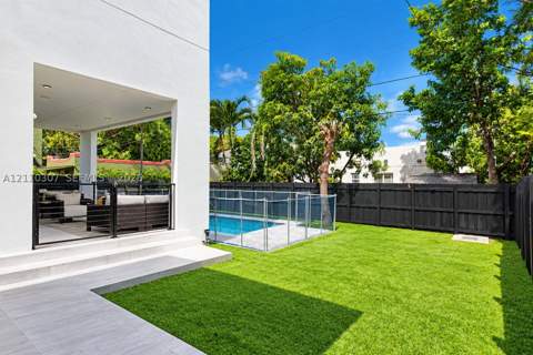 1509 SW 15th St, Miami FL - photo 10 of 38
