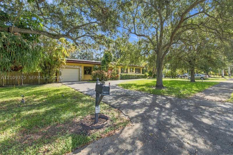 5 bedroom SingleFamilyResidence at 6445 SW 99th Ave, Subdivision Of, Miami — photo 3