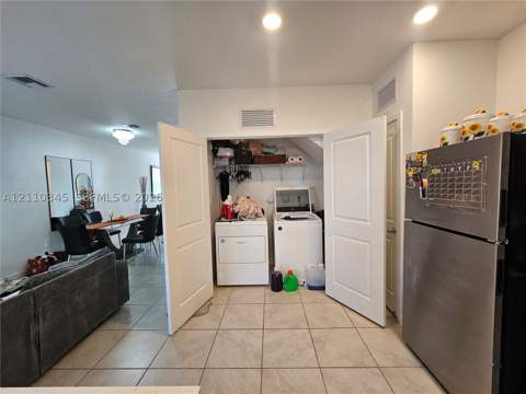 465 NE 12th St, Florida City FL - photo 11 of 36