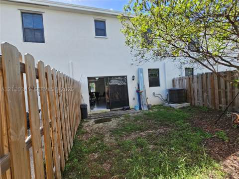 465 NE 12th St, Florida City FL - photo 16 of 36