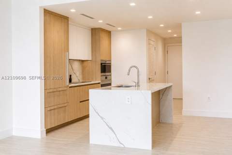 2411 Laguna Circle 810, North Miami FL - photo 19 of 82