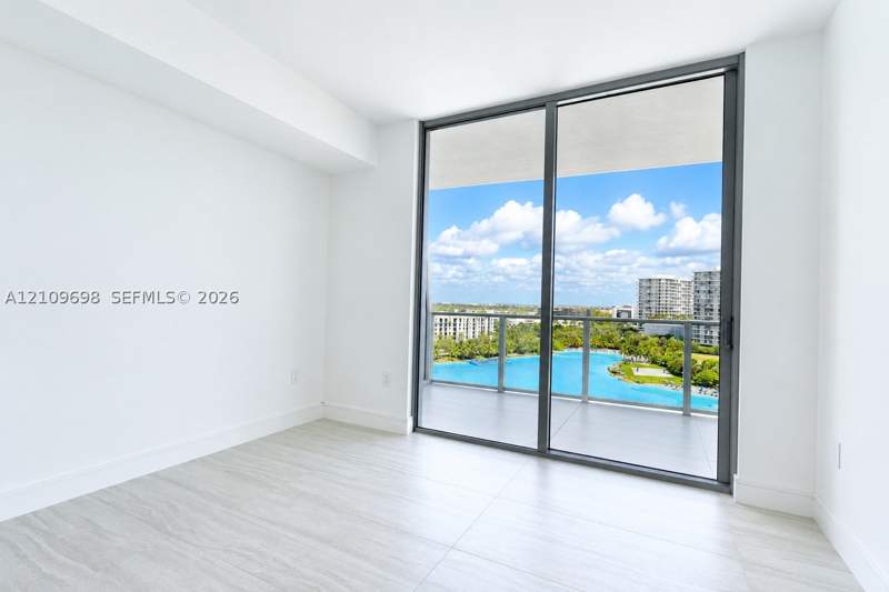 1 bedroom Condominium at 2411 Laguna Circle 810, One Park Tower, North Miami — photo 2