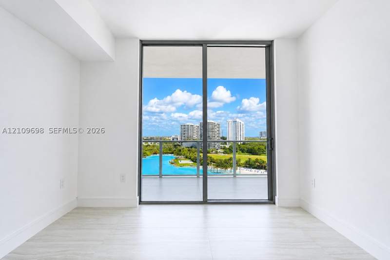 1 bedroom Condominium at 2411 Laguna Circle 810, One Park Tower, North Miami — photo 3
