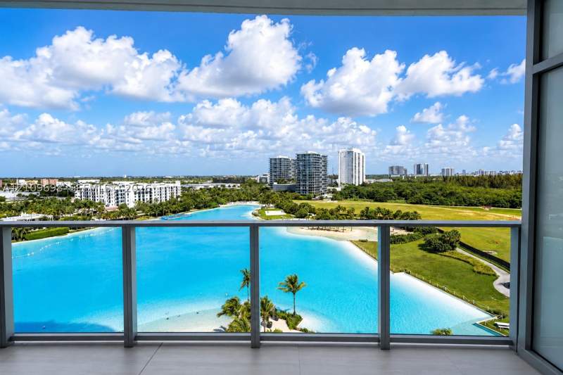 1 bedroom Condominium at 2411 Laguna Circle 810, One Park Tower, North Miami — photo 4