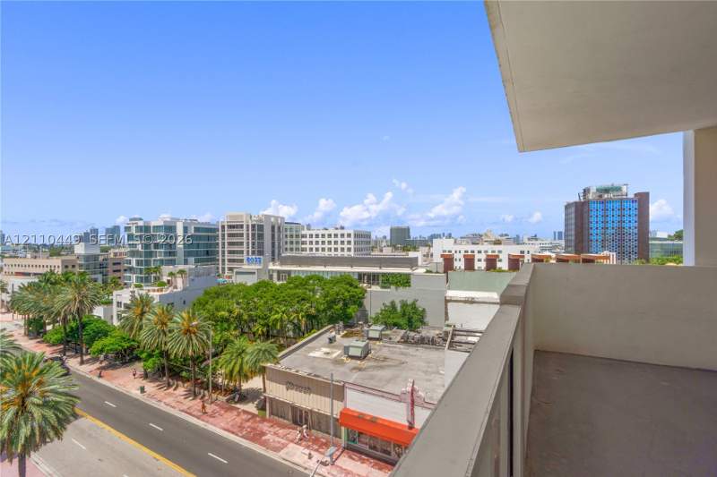 2 bedroom Condominium at 100 Lincoln Rd 811, The Decoplage Condo, Miami Beach — photo 2