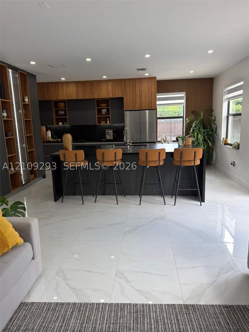 5 bedroom SingleFamilyResidence at 8880 NW 115th Ct, St Moritz Estates, Doral — photo 4