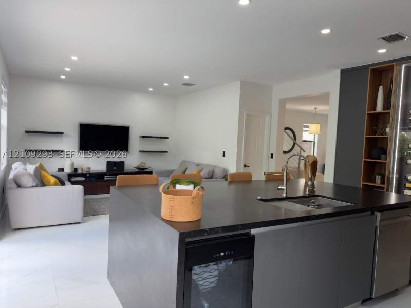 5 bedroom SingleFamilyResidence at 8880 NW 115th Ct, St Moritz Estates, Doral — photo 5