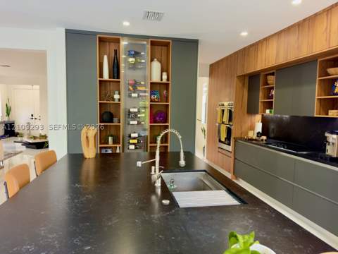 8880 NW 115th Ct, Doral FL - photo 6 of 31