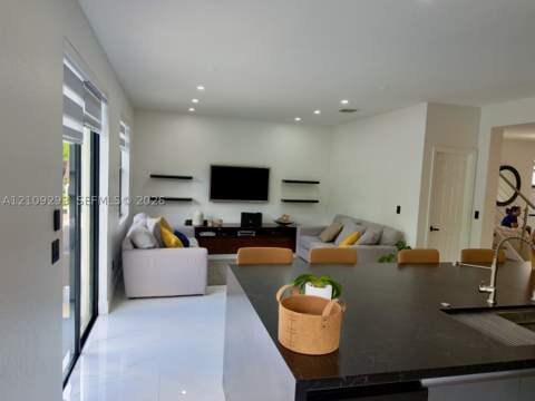 8880 NW 115th Ct, Doral FL - photo 9 of 31