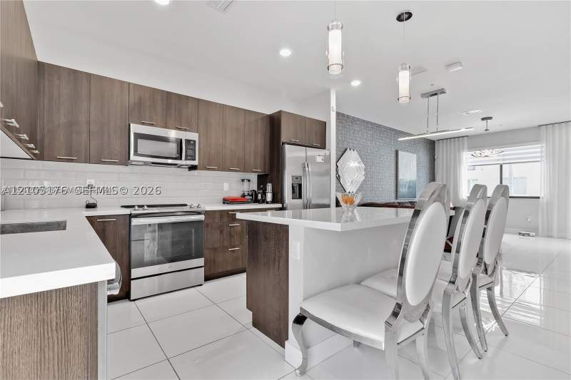 4 bedroom Condominium at 4745 NW 84th Ct 19, Urbana At The Residences, Doral — photo 3