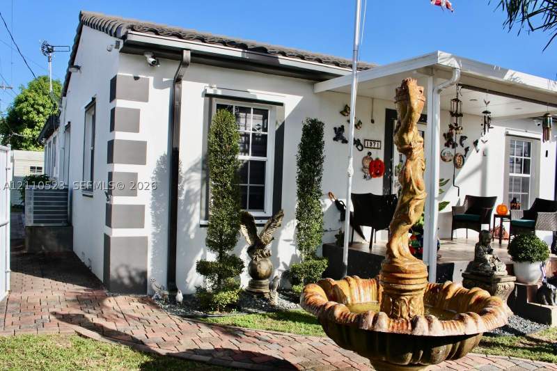 2 bedroom SingleFamilyResidence at 1971 NW 36th Ave, Grapeland Heights Sec 2, Miami — photo 3