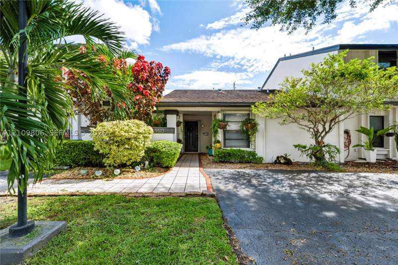 2 bedroom Townhouse at 9123 SW 117th Ct, Shadywood Villas, Miami — photo 2