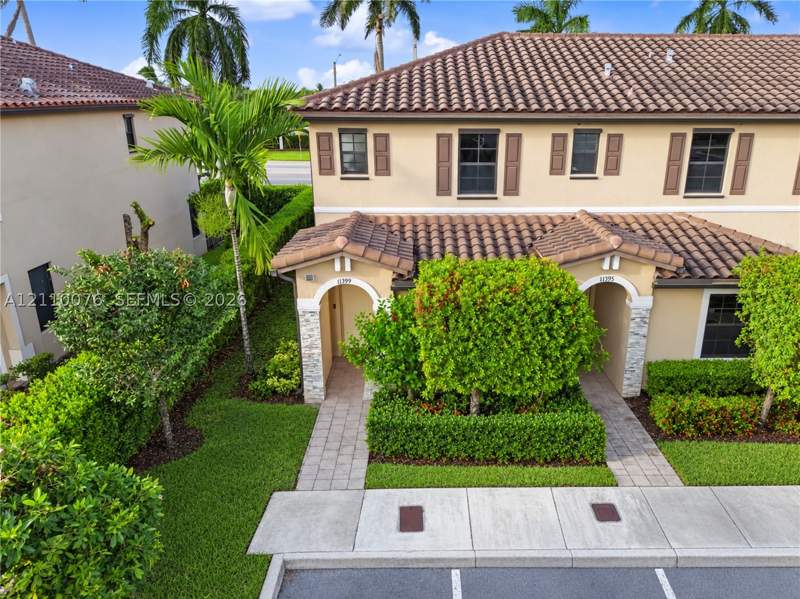 3 bedroom SingleFamilyResidence at 11399 SW 248th Ter, Coco Palm Villas, Homestead — photo 2