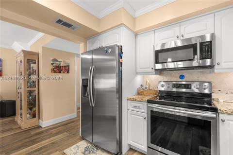7015 W 2nd Ct, Hialeah FL - photo 6 of 30