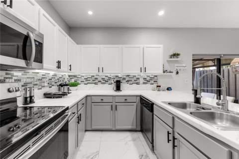 11524 SW 248th Ln, Homestead FL - photo 10 of 41