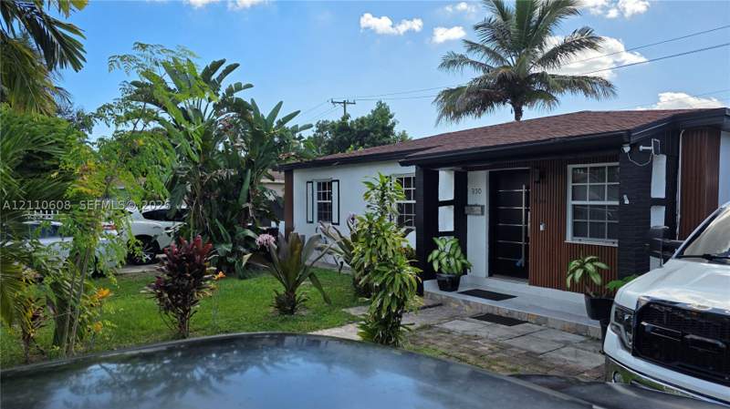 4 bedroom SingleFamilyResidence at 350 NW 188th St, Norwood Sub, Miami Gardens — photo 2