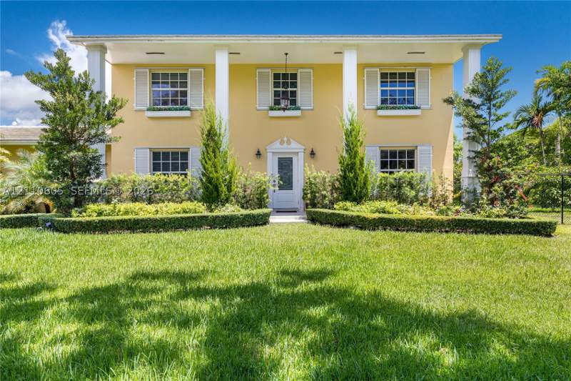 4 bedroom SingleFamilyResidence at 11401 SW 72nd Pl, Montgomery East Sec 2, Pinecrest — photo 2