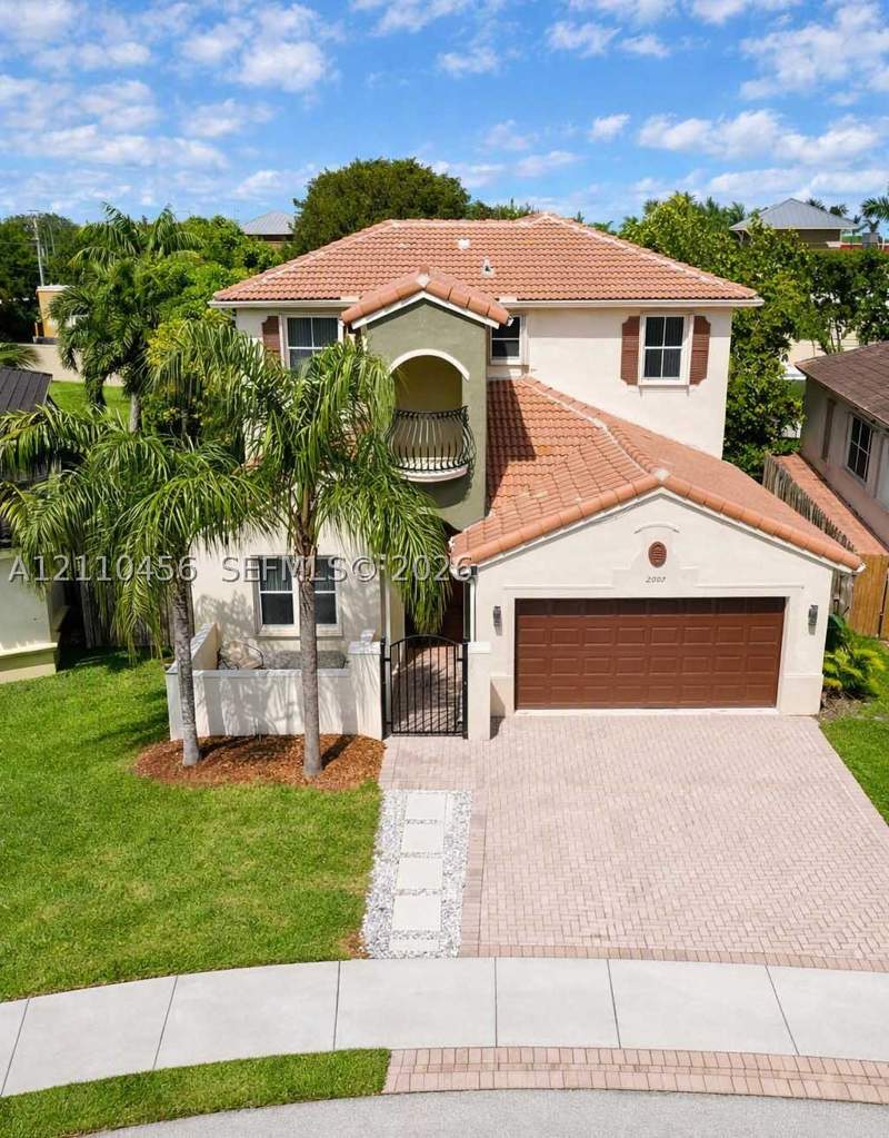 5 bedroom SingleFamilyResidence at 2007 NE 6th Ct, C & F Subdivision, Homestead — photo 2