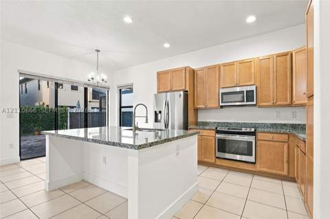 3293 W 98th Pl, Hialeah FL - photo 11 of 49