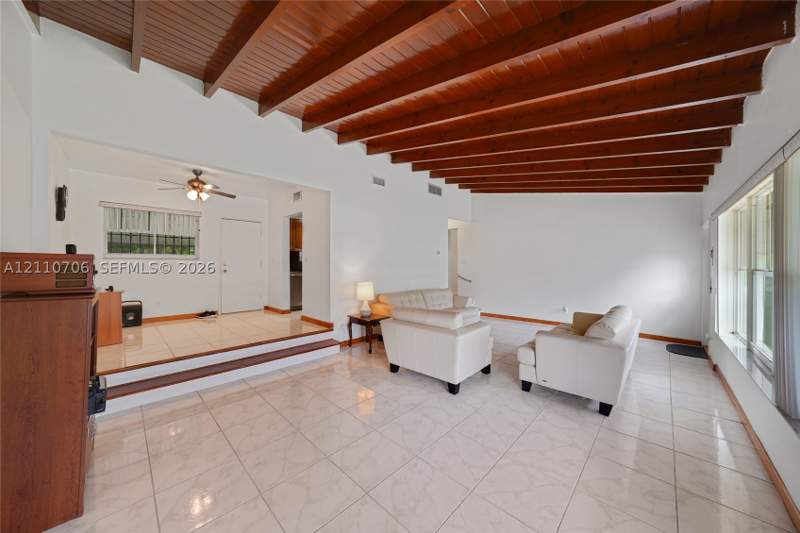 3 bedroom SingleFamilyResidence at 611 NE 177th St, Highland Manor Sec 2, Miami — photo 3