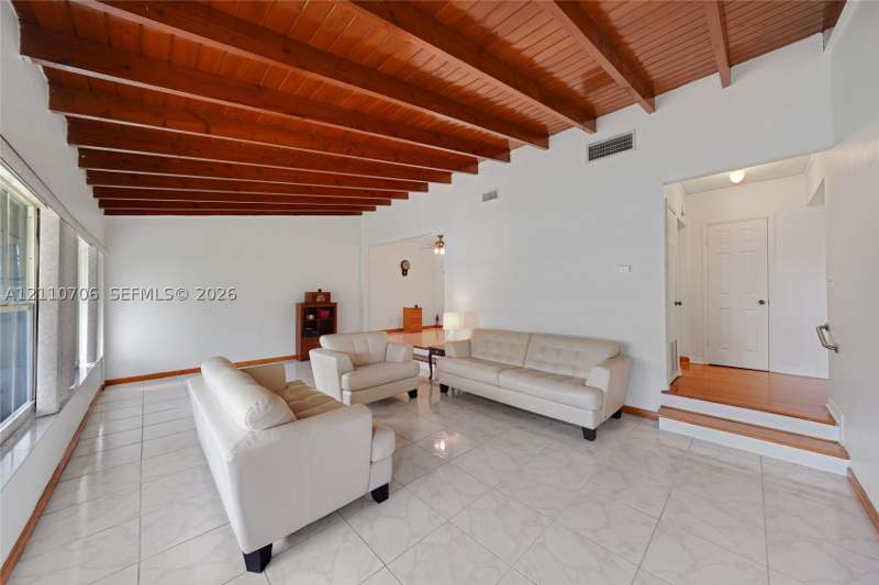 3 bedroom SingleFamilyResidence at 611 NE 177th St, Highland Manor Sec 2, Miami — photo 4