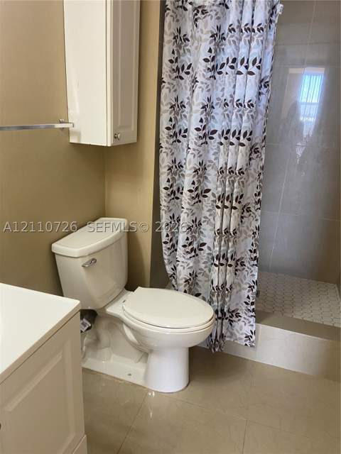 13499 Biscayne Blvd 1506, North Miami FL - photo 6 of 8