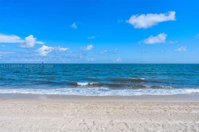 2 bedroom Condominium at 881 Ocean Dr 23C, Casa Del Mar Condo, Key Biscayne — photo 3
