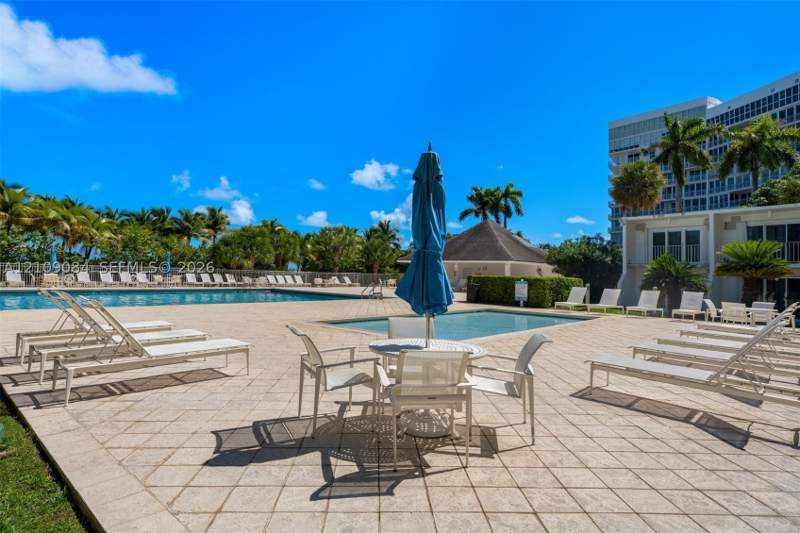 2 bedroom Condominium at 881 Ocean Dr 23C, Casa Del Mar Condo, Key Biscayne — photo 4
