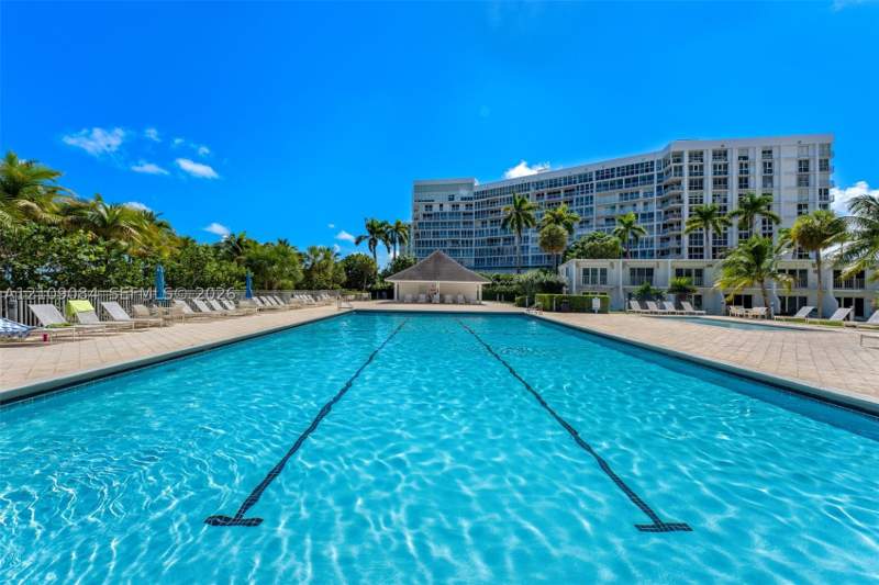 2 bedroom Condominium at 881 Ocean Dr 23C, Casa Del Mar Condo, Key Biscayne — photo 5
