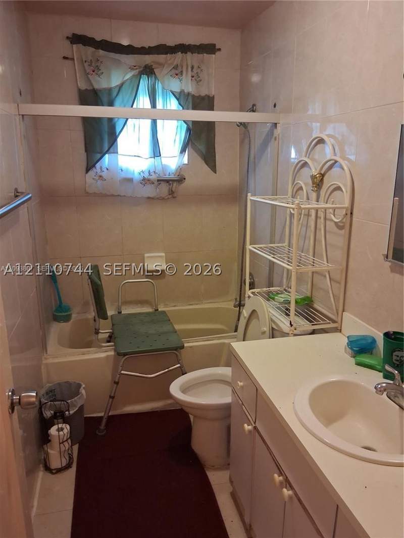 3 bedroom SingleFamilyResidence at 118 NE 118th St, La Paloma, Miami — photo 2