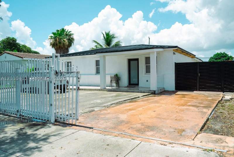 3 bedroom SingleFamilyResidence at 90 E 41st St, Mosers Addn To Hialeah, Hialeah — photo 2