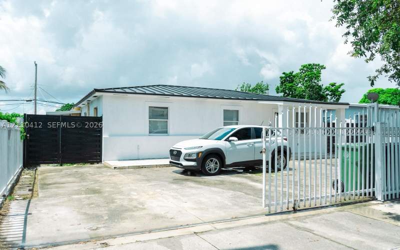 3 bedroom SingleFamilyResidence at 90 E 41st St, Mosers Addn To Hialeah, Hialeah — photo 4