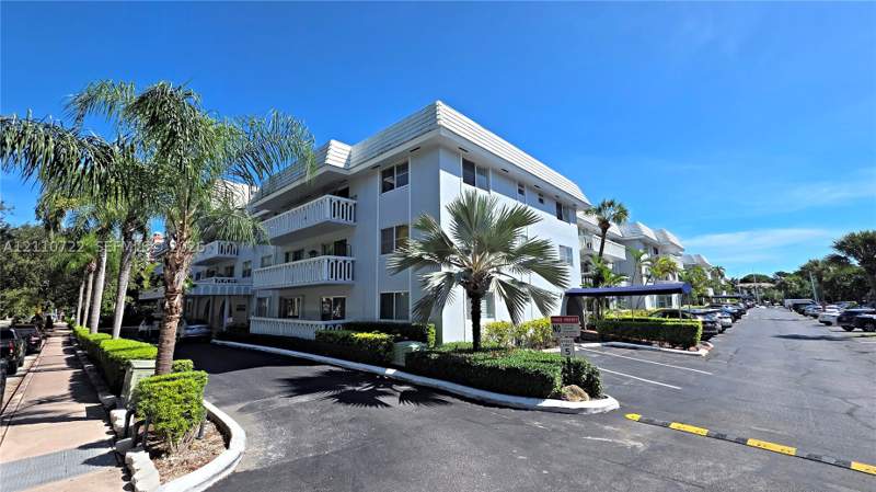 2 bedroom Condominium at 100 Edgewater Dr 115, Waters Edge Of Coral Gabl, Coral Gables — photo 2