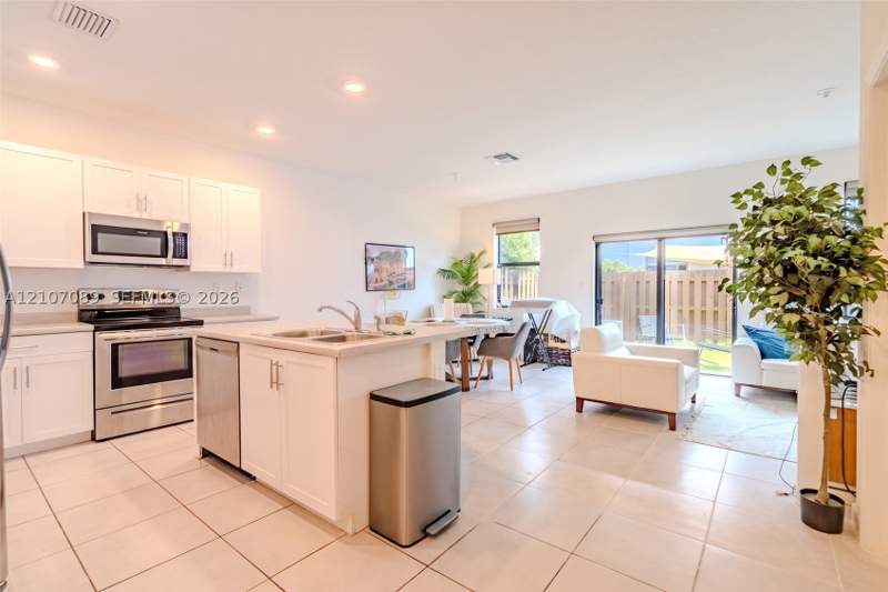 3 bedroom Townhouse at 530 NE 207th St, Via Ventura Neighborhood, Miami — photo 3