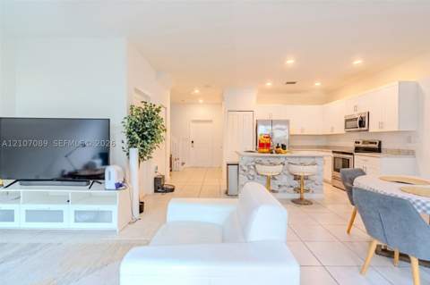 530 NE 207th St, Miami FL - photo 7 of 30