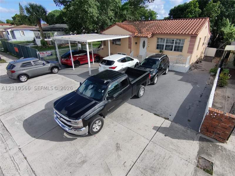 3 bedroom SingleFamilyResidence at 50 E 14th St, Town Of Hialeah 1 Addn Am, Hialeah — photo 2