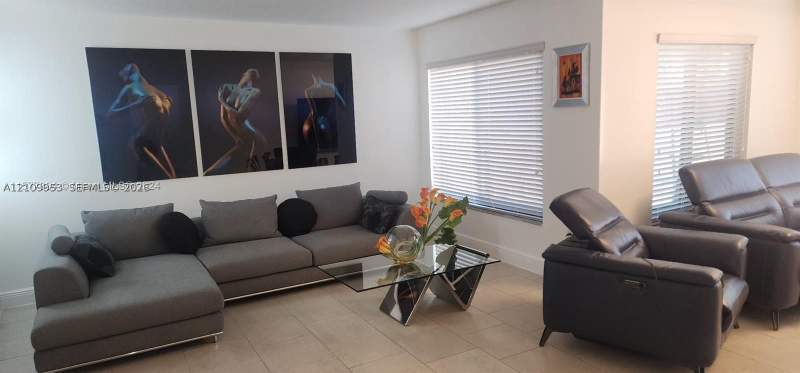 4 bedroom SingleFamilyResidence at 13208 SW 10th Ln, Tamiami Lakes Sec 5, Miami — photo 3