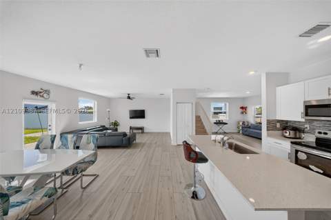 12740 SW 214th Ter, Miami FL - photo 14 of 43