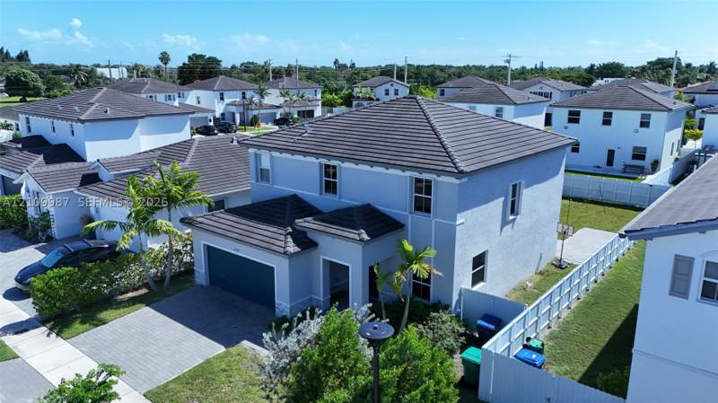 5 bedroom SingleFamilyResidence at 12740 SW 214th Ter, Siena North, Miami — photo 2