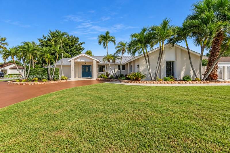 5 bedroom SingleFamilyResidence at 15263 SW 157th Ter, Weitzer Shauna Meadows SE, Miami — photo 4