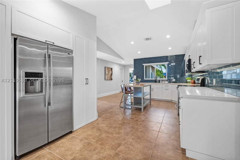 5 bedroom SingleFamilyResidence at 15263 SW 157th Ter, Weitzer Shauna Meadows SE, Miami — photo 5
