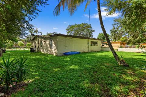 2007 NW 89th St, Miami FL - photo 11 of 41
