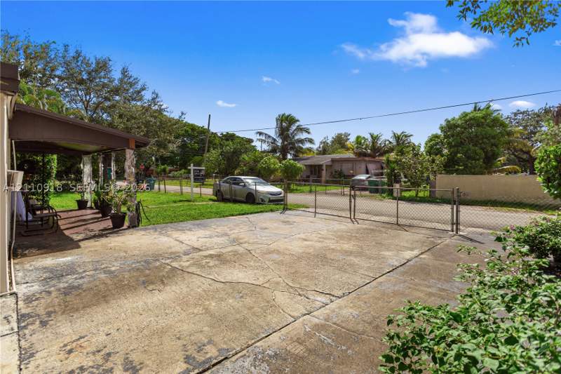 4 bedroom SingleFamilyResidence at 2007 NW 89th St, Home Acres, Miami — photo 3
